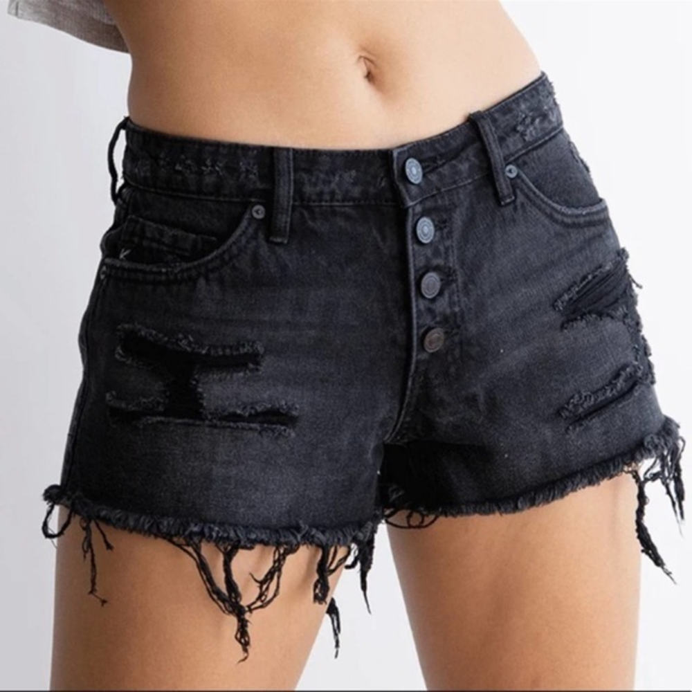 KanCan Black Mid-Rise Button Fly Distressed‎ Boyfriend Shorts Size 11/29